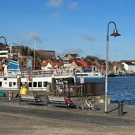 Am Kleinen Muehlenteich - Zentrale Ruhige Lage Mit Parkplatz Und Fahrraedern Apartament Flensburg